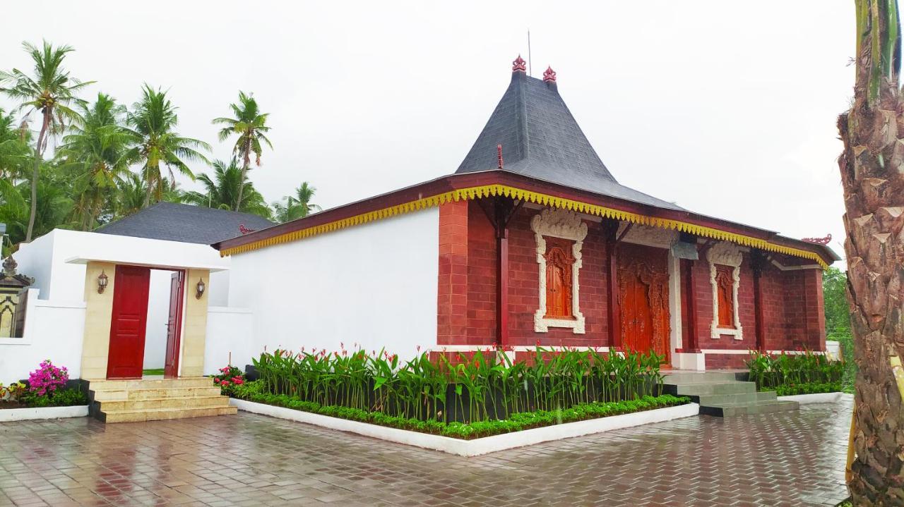 Puri Lovina Hotel Exterior photo