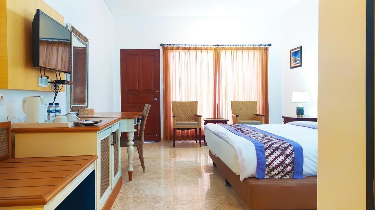 Puri Lovina Hotel Exterior photo