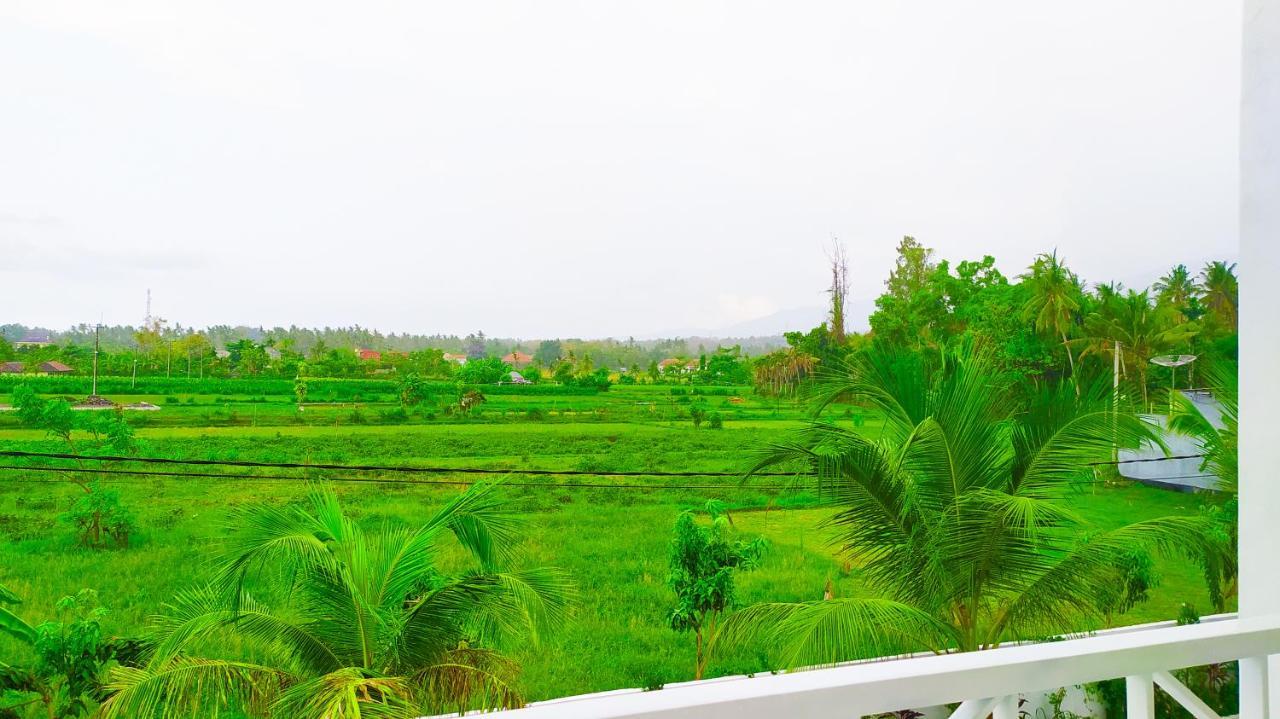 Puri Lovina Hotel Exterior photo