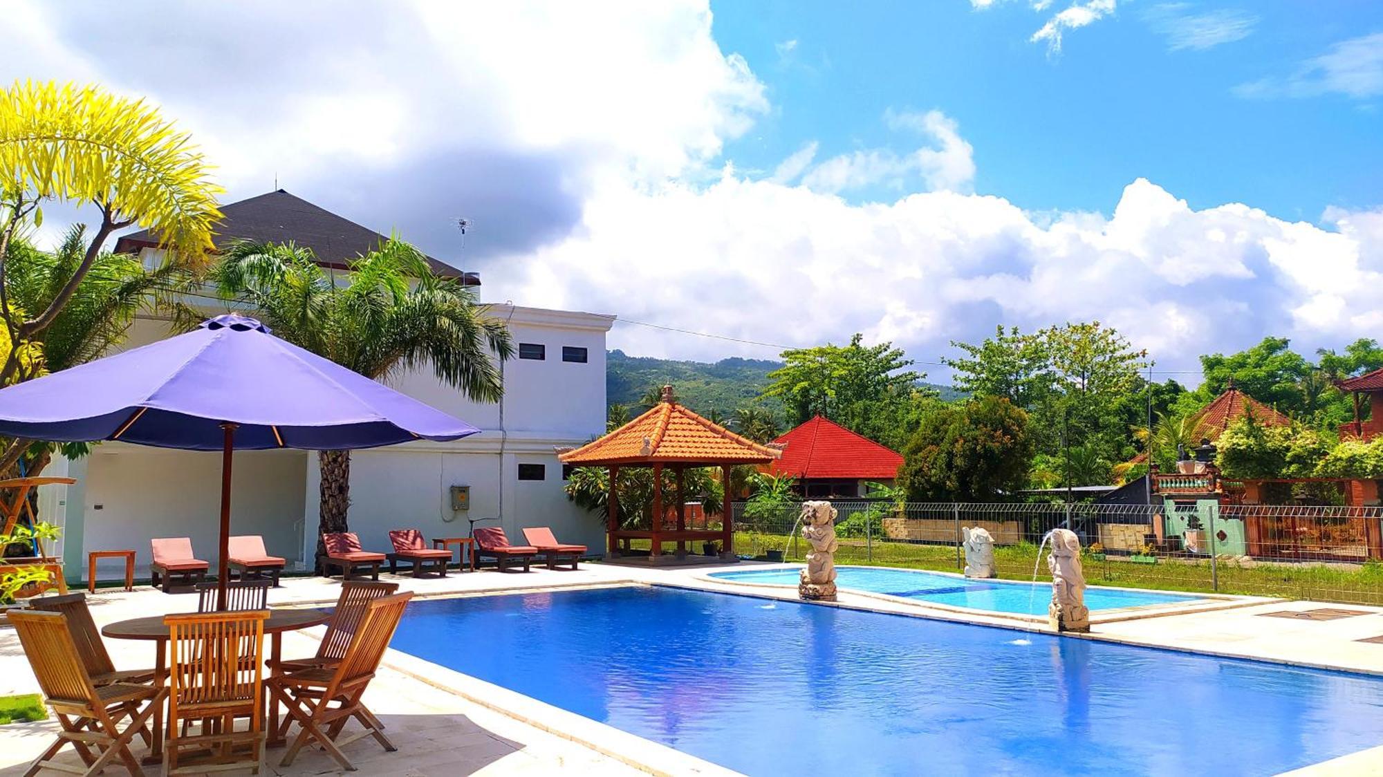 Puri Lovina Hotel Exterior photo