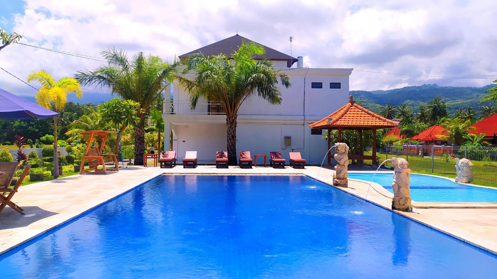 Puri Lovina Hotel Exterior photo