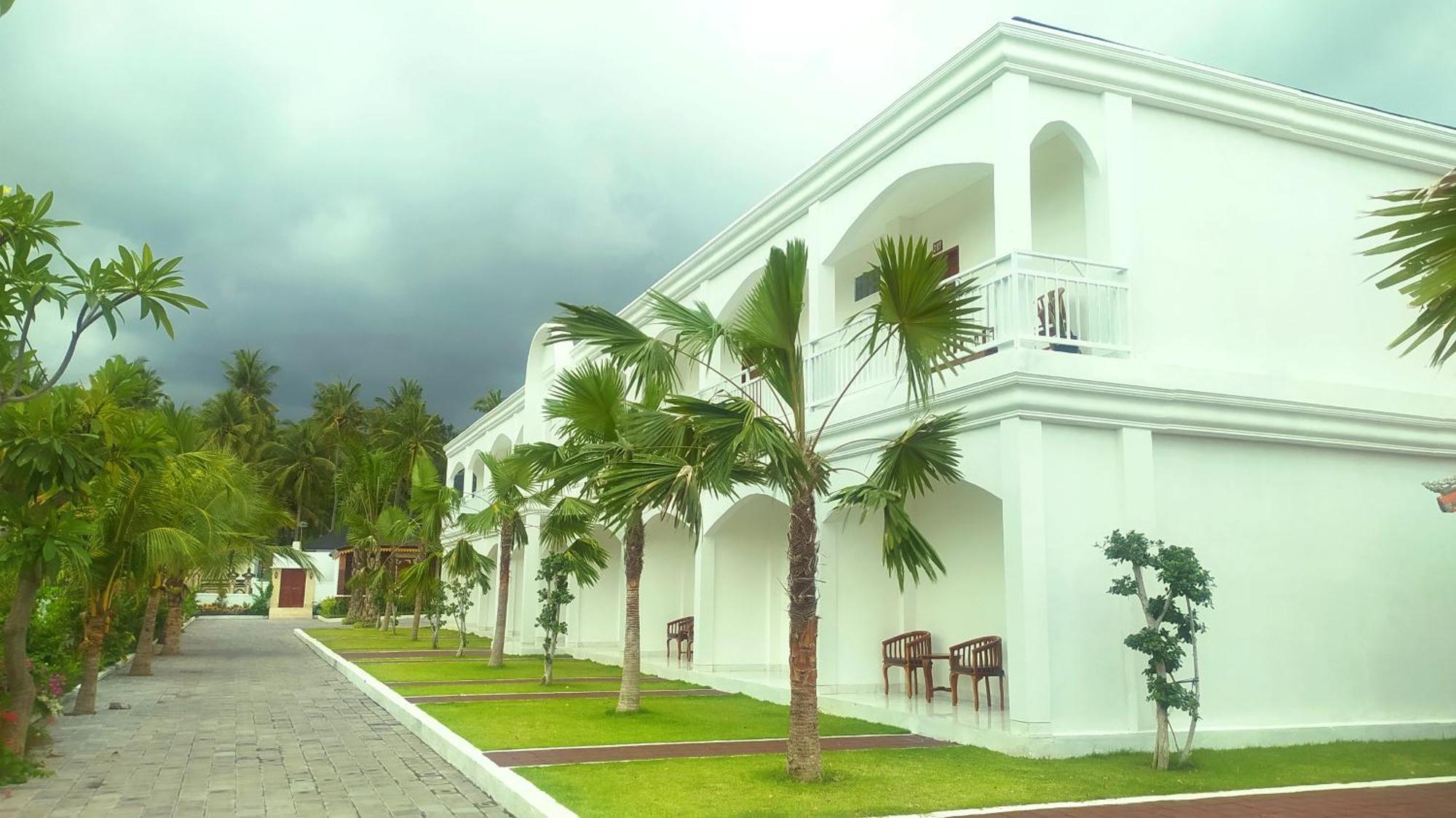 Puri Lovina Hotel Exterior photo