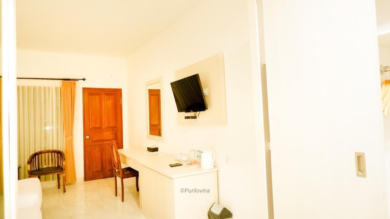 Puri Lovina Hotel Exterior photo